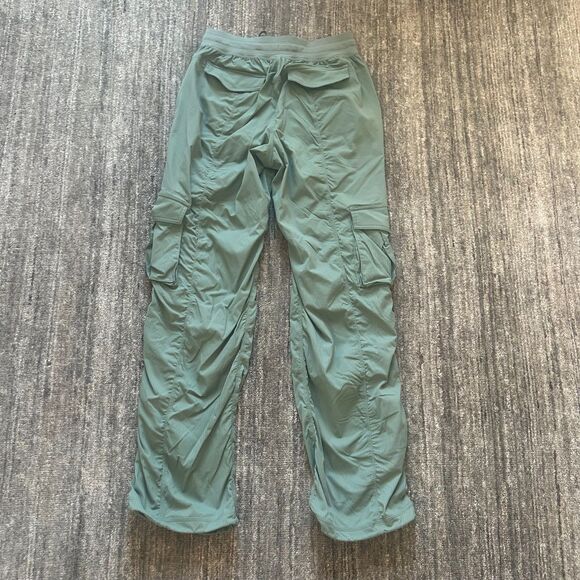 Lululemon Dance Studio Relaxed-Fit Mid-Rise Cargo Pant Grey Eucalyptus, Size XS - Picture 4 of 8